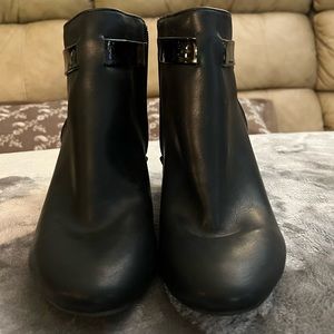 Memory foam ankle boots. Size 9.5 Black. EAST 5th brand.